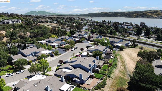 1757 Stuart Ct, Benicia, CA 94510