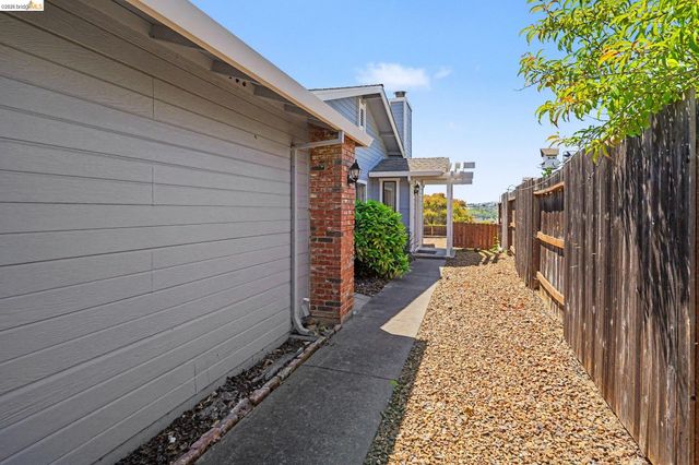 1757 Stuart Ct, Benicia, CA 94510