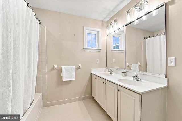 219 BIRKDALE DR, Blue Bell, PA 19422