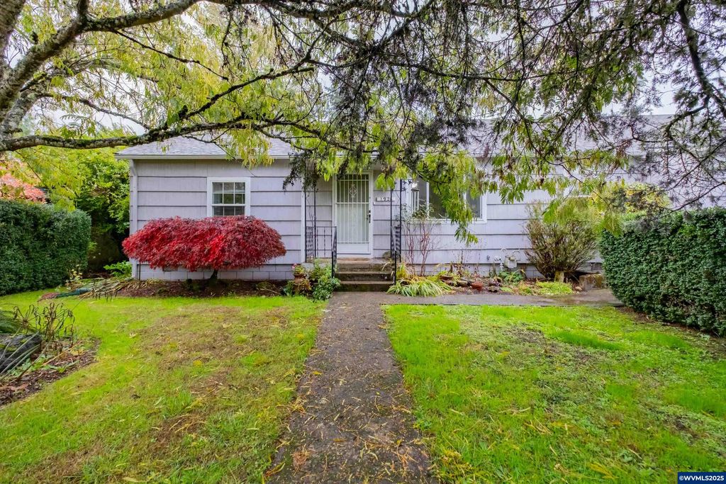 1926 SE Holman Av, Dallas, OR 97338