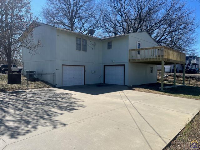 2624 NE 37th TER, Topeka, KS 66617