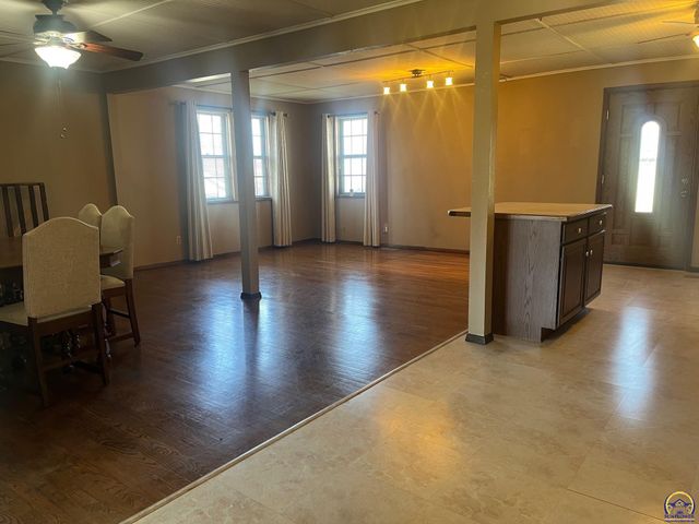 2624 NE 37th TER, Topeka, KS 66617