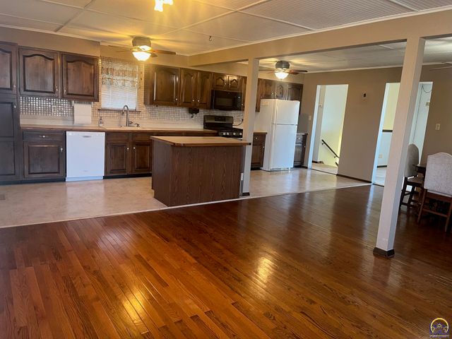 2624 NE 37th TER, Topeka, KS 66617