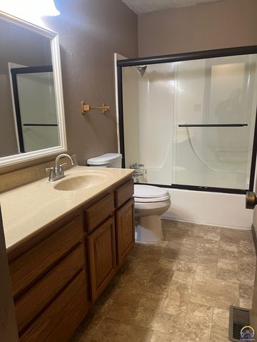 2624 NE 37th TER, Topeka, KS 66617