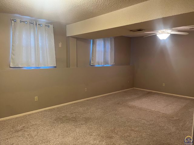 2624 NE 37th TER, Topeka, KS 66617