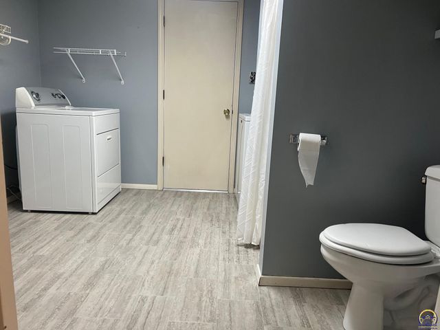 2624 NE 37th TER, Topeka, KS 66617