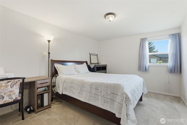 5802 108th Avenue Ct E, Puyallup, WA 98372