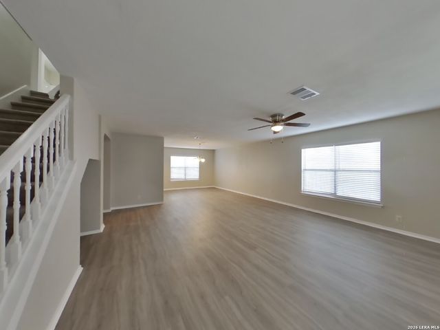 8015 CHESTNUT BARR DR, Converse, TX 78109