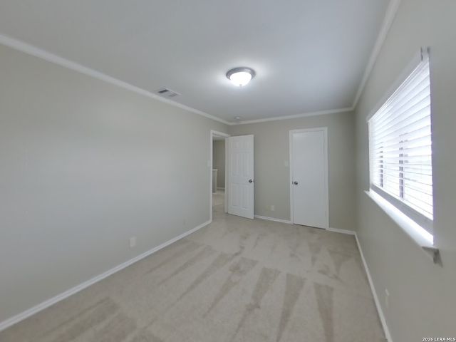 8015 CHESTNUT BARR DR, Converse, TX 78109