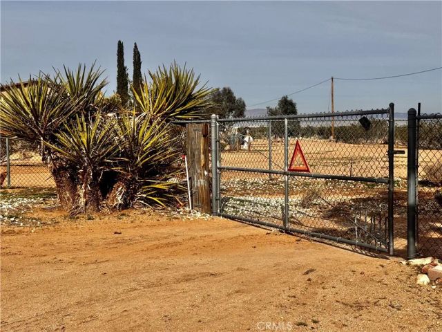 382 Bowman, Landers, CA 92285