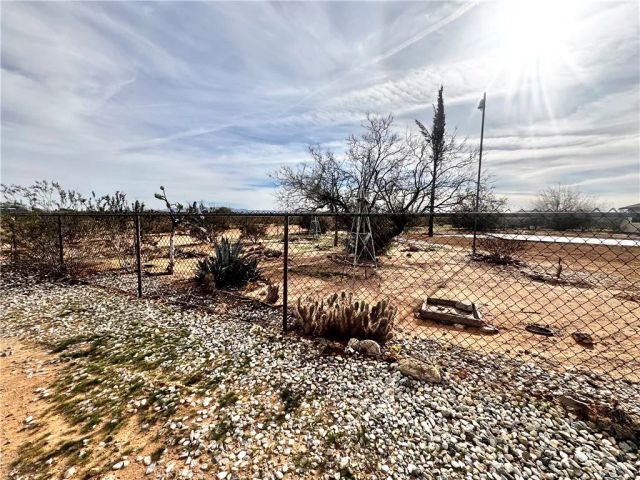 382 Bowman, Landers, CA 92285