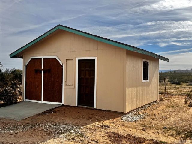 382 Bowman, Landers, CA 92285
