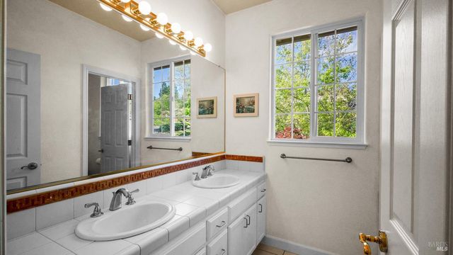 4742 Livingstone Pl, Santa Rosa, CA 95405