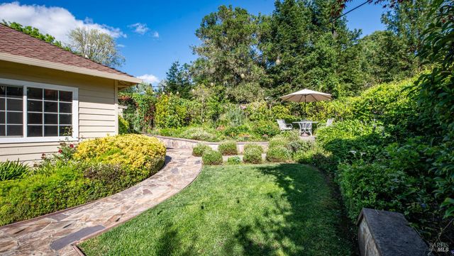 4742 Livingstone Pl, Santa Rosa, CA 95405