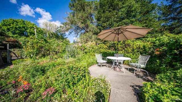 4742 Livingstone Pl, Santa Rosa, CA 95405