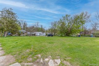 8 Myra Avenue, Pontiac, MI 48341