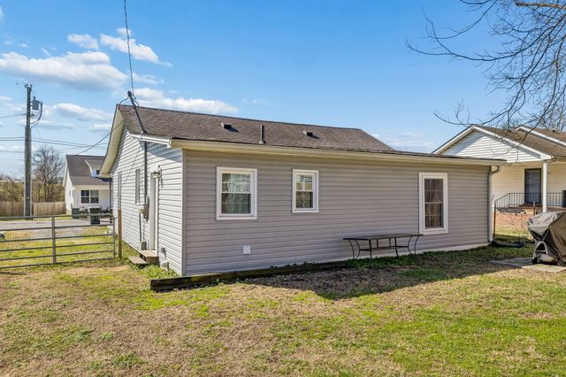 213 21st Ave, W, Springfield, TN 37172