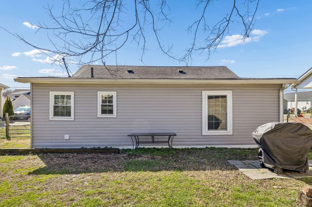 213 21st Ave, W, Springfield, TN 37172