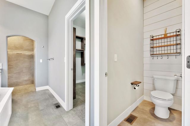 1242 E Lookout St., Derby, KS 67037