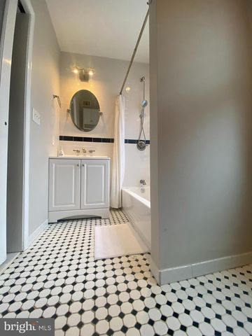 140 WALNUT AVE, Ardmore, PA 19003