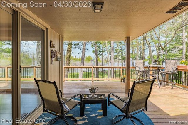 2748 Armstrong Drive, Lake Orion, MI 48360