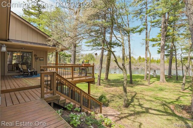 2748 Armstrong Drive, Lake Orion, MI 48360