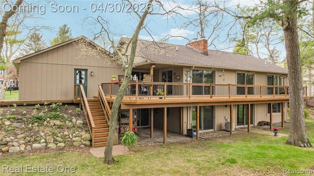 2748 Armstrong Drive, Lake Orion, MI 48360