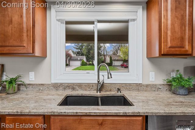 2748 Armstrong Drive, Lake Orion, MI 48360