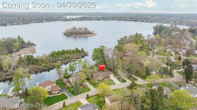 2748 Armstrong Drive, Lake Orion, MI 48360