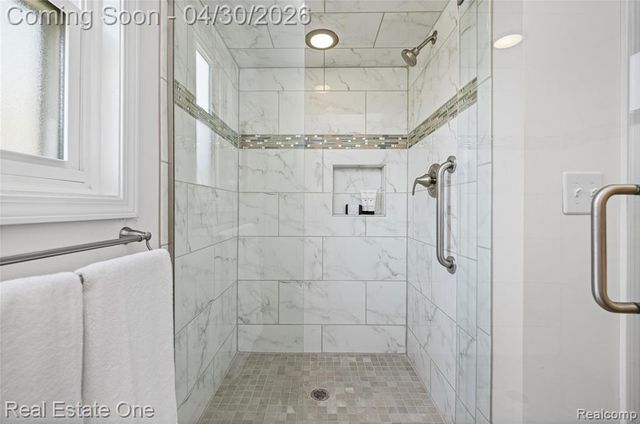 2748 Armstrong Drive, Lake Orion, MI 48360
