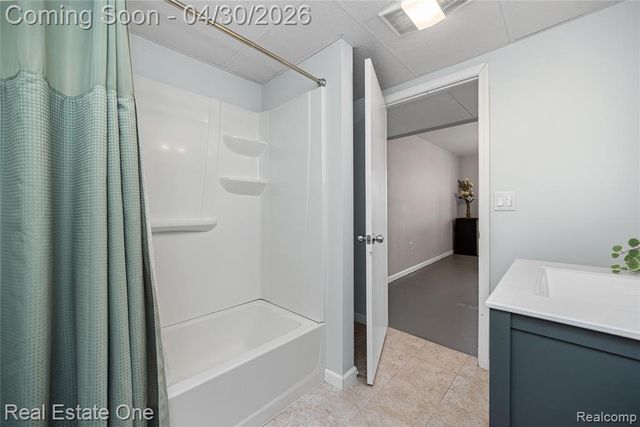 2748 Armstrong Drive, Lake Orion, MI 48360
