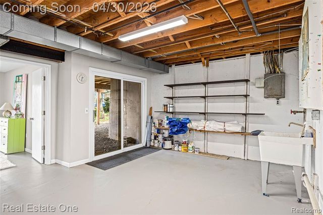 2748 Armstrong Drive, Lake Orion, MI 48360