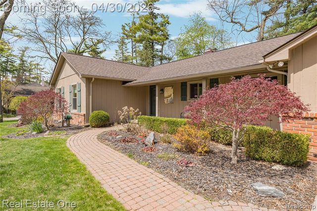 2748 Armstrong Drive, Lake Orion, MI 48360