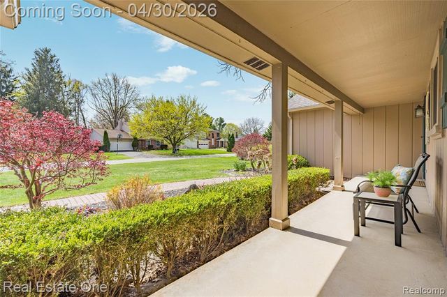 2748 Armstrong Drive, Lake Orion, MI 48360