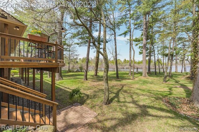 2748 Armstrong Drive, Lake Orion, MI 48360