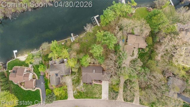 2748 Armstrong Drive, Lake Orion, MI 48360