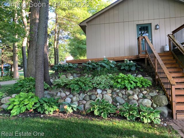 2748 Armstrong Drive, Lake Orion, MI 48360