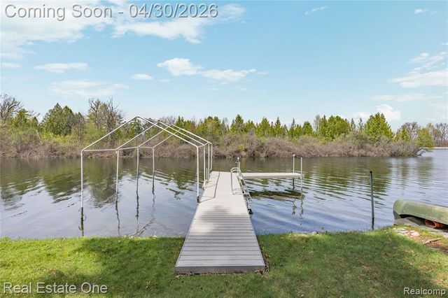 2748 Armstrong Drive, Lake Orion, MI 48360