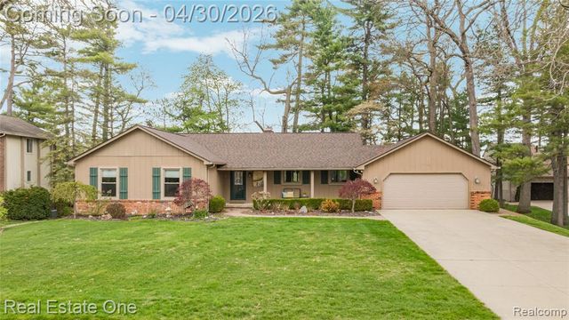 2748 Armstrong Drive, Lake Orion, MI 48360
