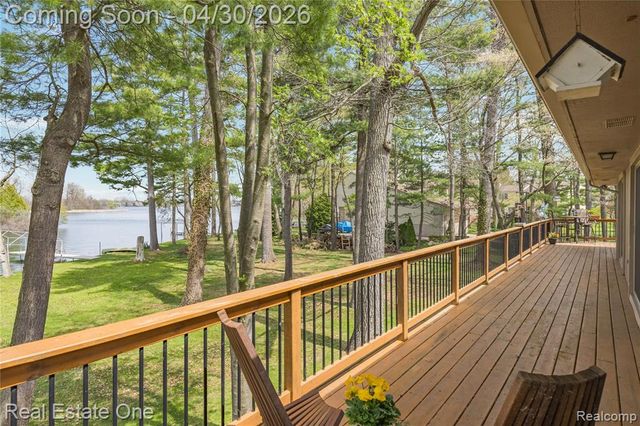 2748 Armstrong Drive, Lake Orion, MI 48360