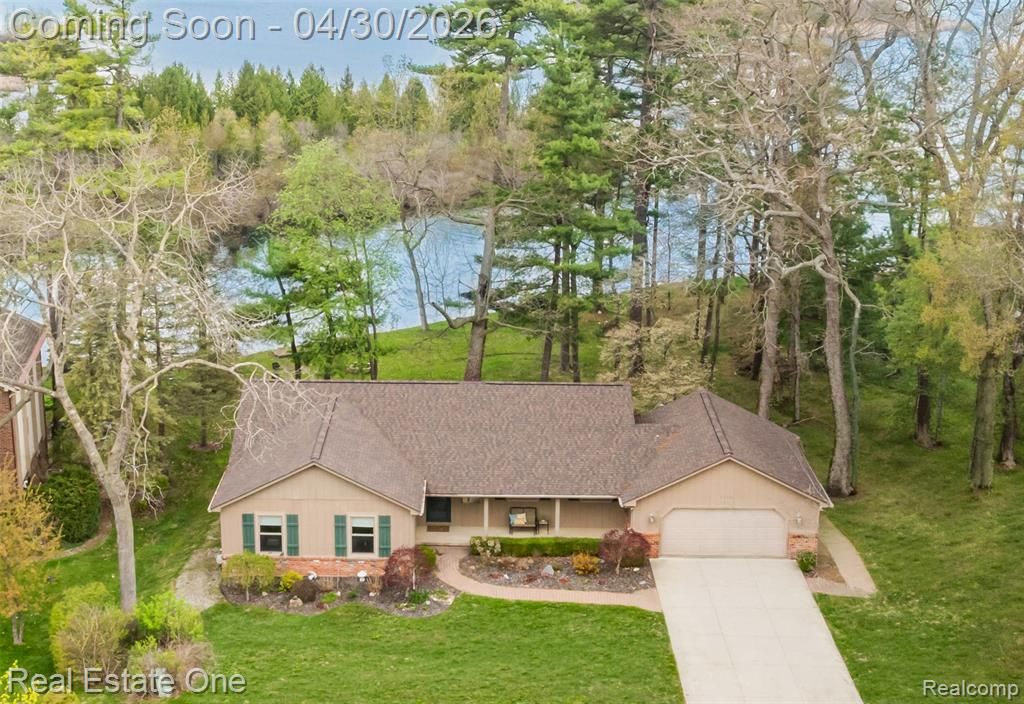 2748 Armstrong Drive, Lake Orion, MI 48360