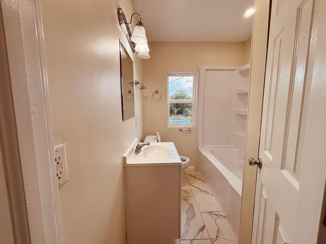 3067 E 13th Avenue, Columbus, OH 43219