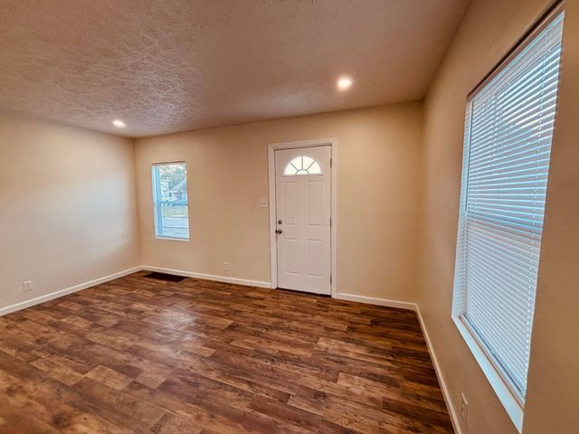 3067 E 13th Avenue, Columbus, OH 43219
