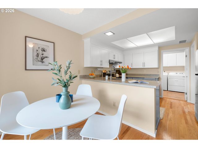 6 CONDOLEA Dr, Lake Oswego, OR 97035