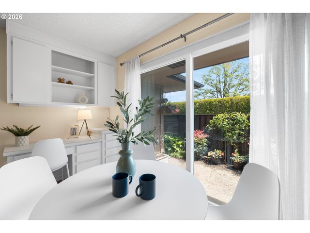 6 CONDOLEA Dr, Lake Oswego, OR 97035