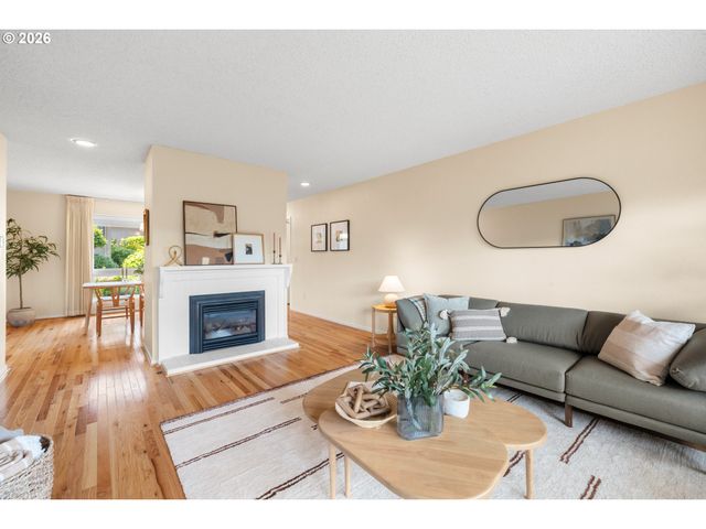 6 CONDOLEA Dr, Lake Oswego, OR 97035