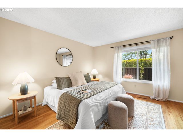 6 CONDOLEA Dr, Lake Oswego, OR 97035