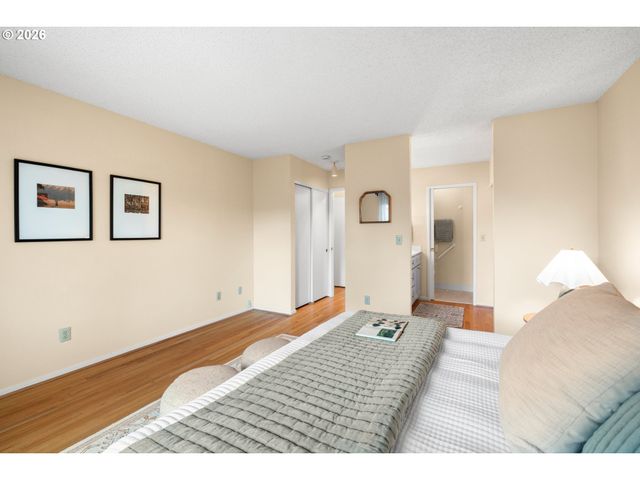 6 CONDOLEA Dr, Lake Oswego, OR 97035