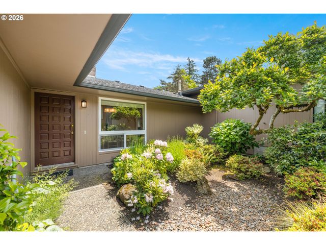 6 CONDOLEA Dr, Lake Oswego, OR 97035