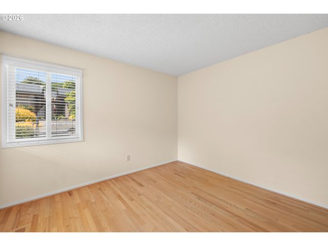 6 CONDOLEA Dr, Lake Oswego, OR 97035